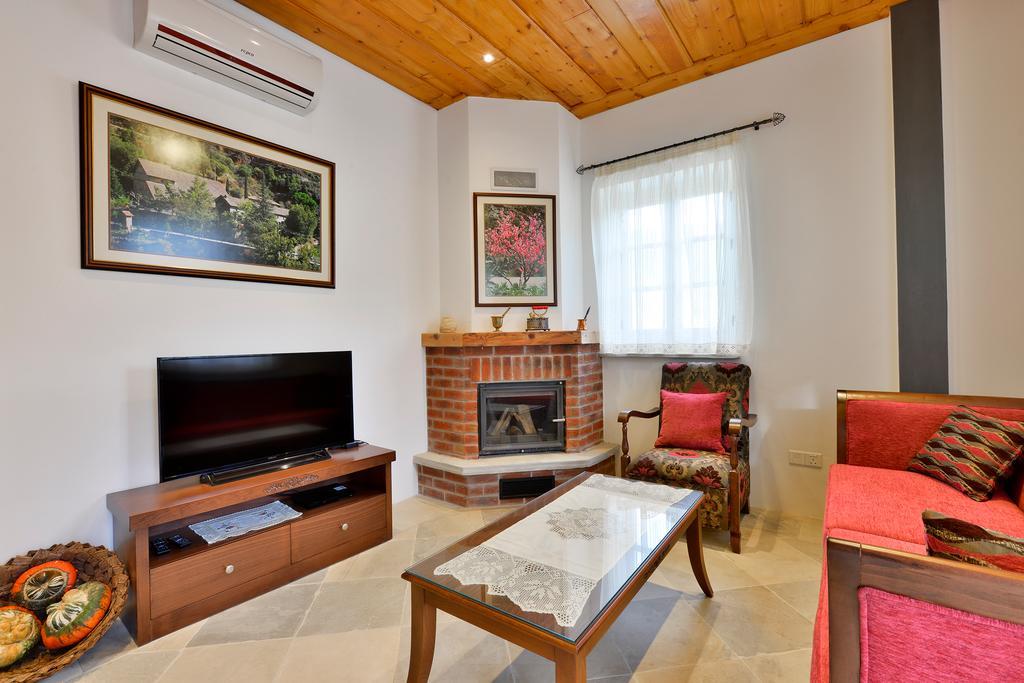 Vasilikis House Guest House Kalopanagiotis Room photo